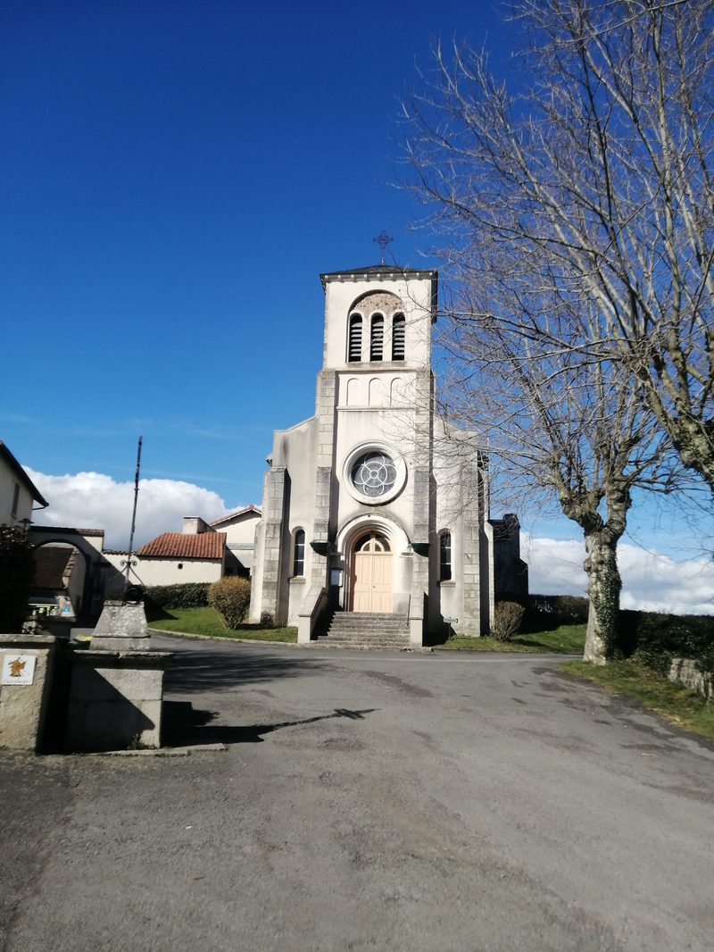 &Eacute;glise Saint-Julien du Bourg