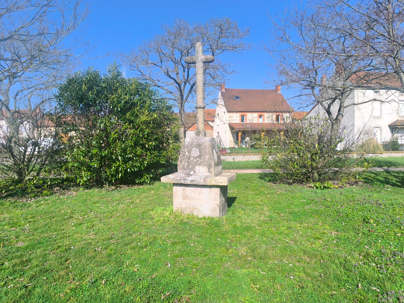 Croix de la place du communal